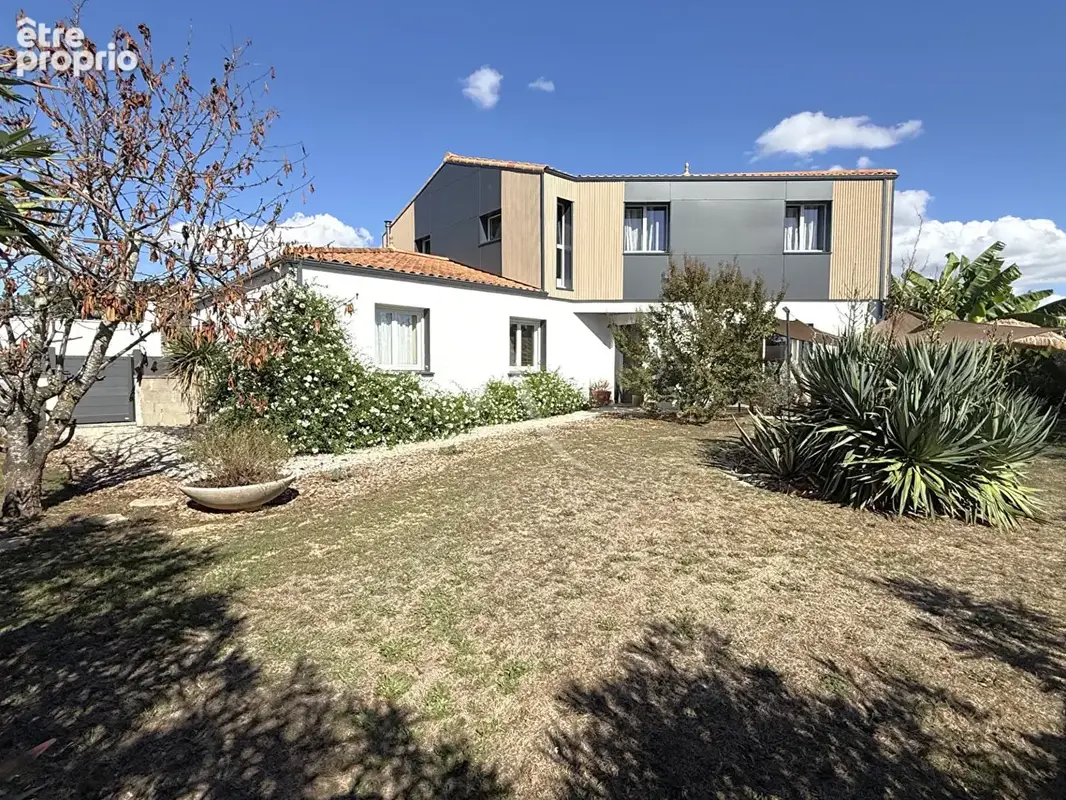 Maison La Chapelle Achard 216 m² - 7 pièces - photo 1