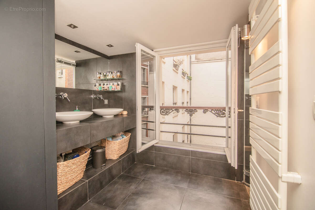 Appartement à PARIS-10E