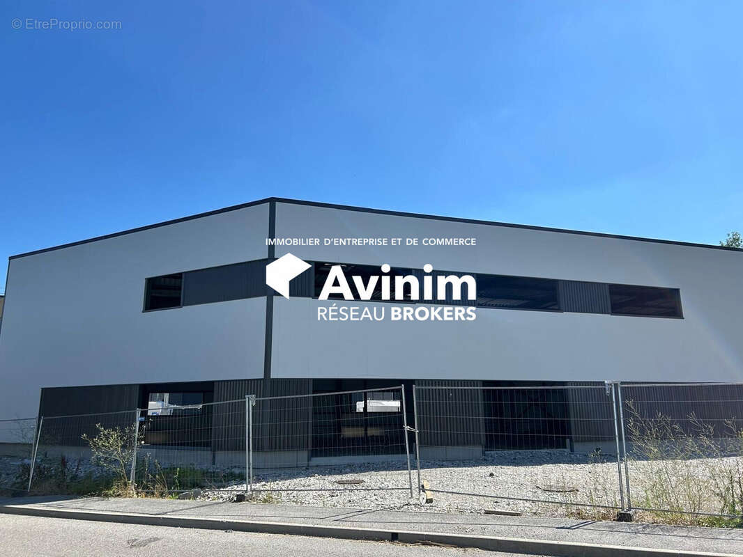 Commerce 315 m² à Allonzier-La-Caille  - photo 2