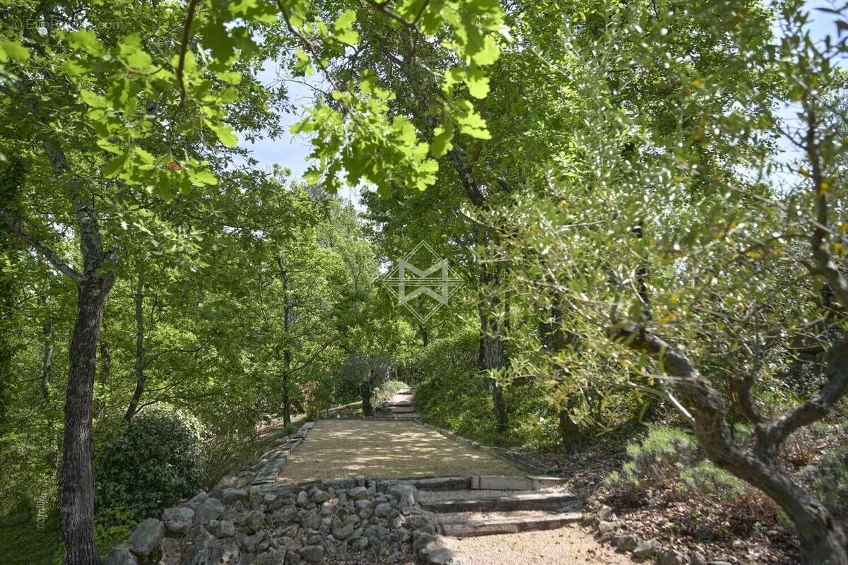 Maison à TOURRETTES