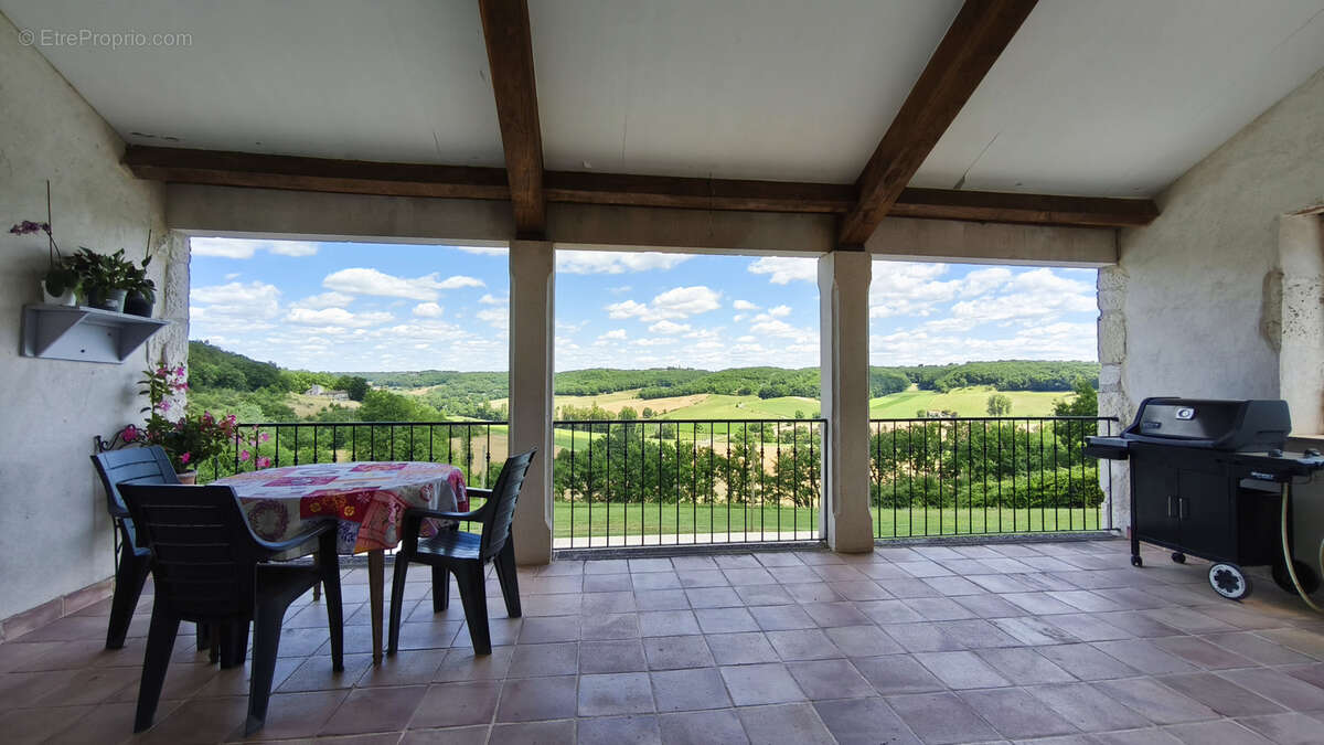 Maison à CASTELNAU-MONTRATIER