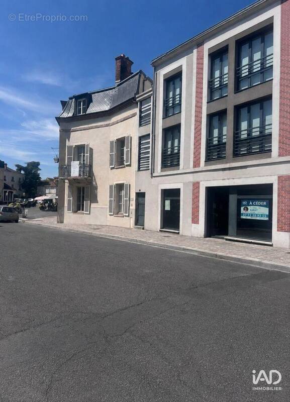 Photo 1 - Commerce à FONTAINEBLEAU