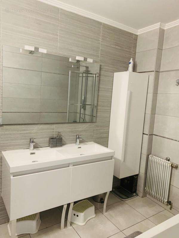 Appartement à LES LILAS