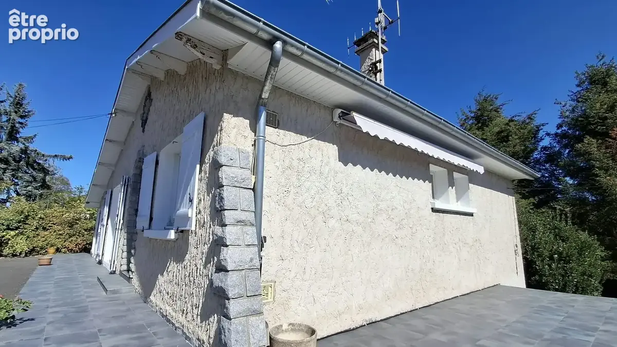 Maison traditionnelle de plain-pied de 4 chambres sur terrain arboré de 1 046 m2 - photo 3