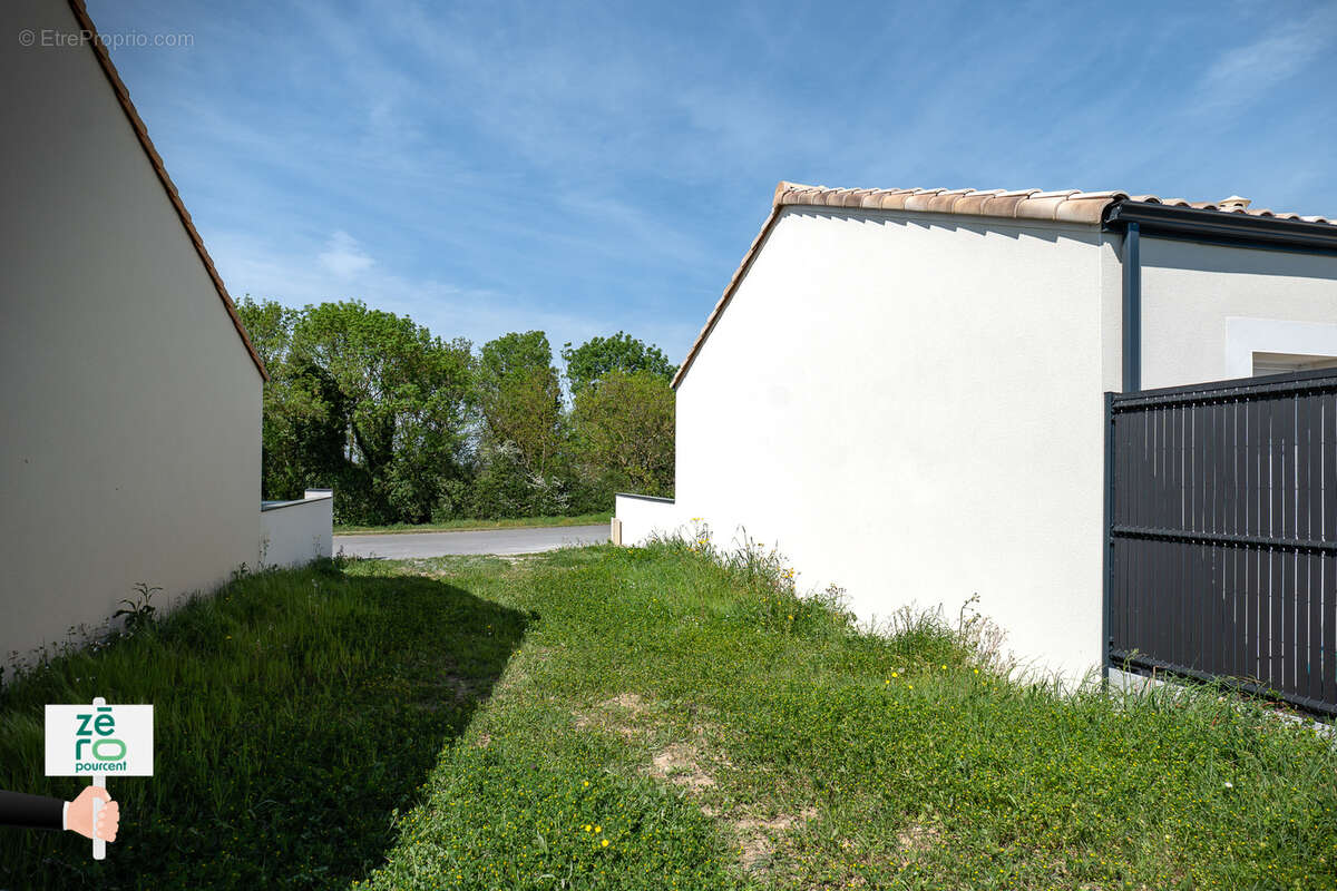 Terrain à ANGLES