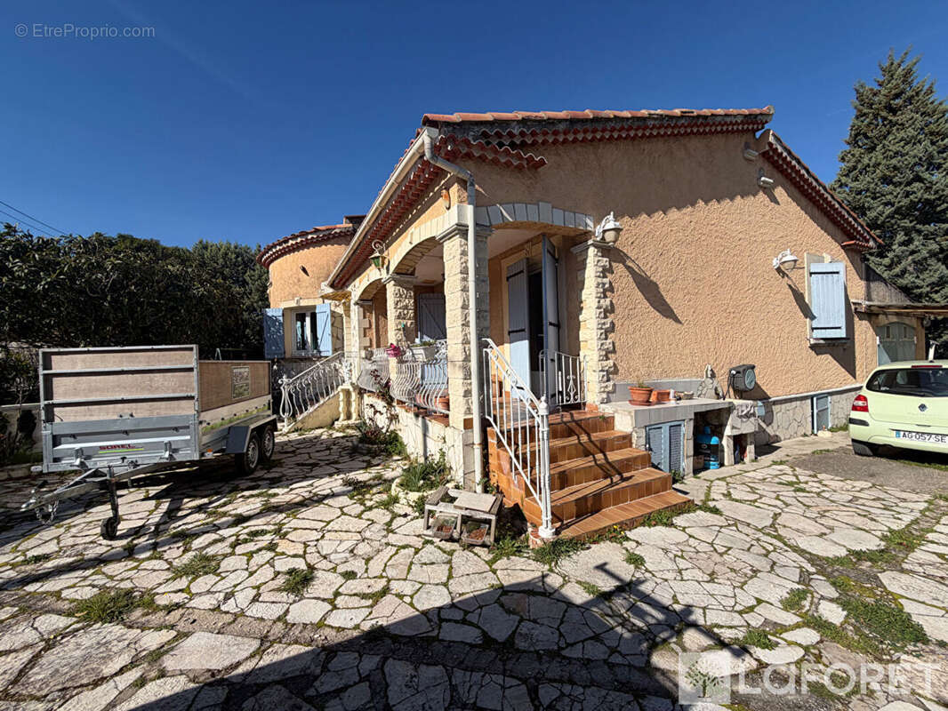 Maison à SAINT-VICTORET