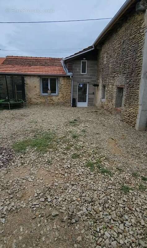 Maison à SOMMEVOIRE