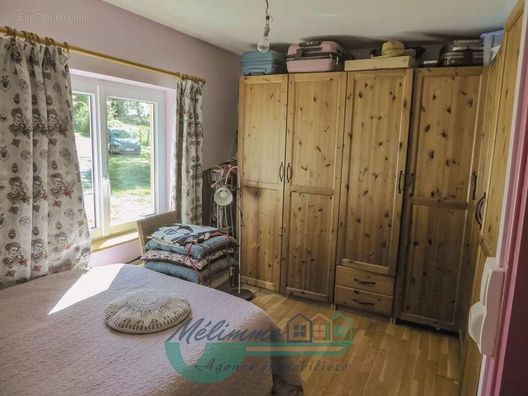 Maison 108 m² à Fontaines  - photo 2