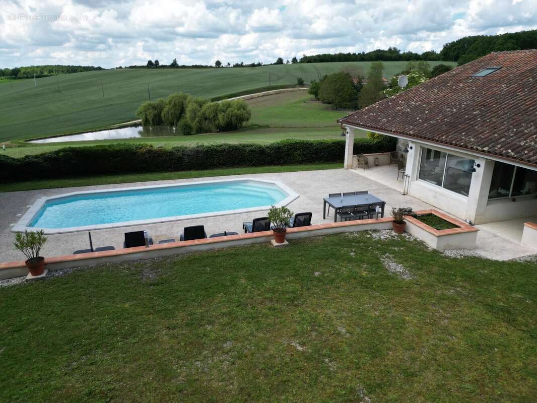 Maison à PERIGNAC