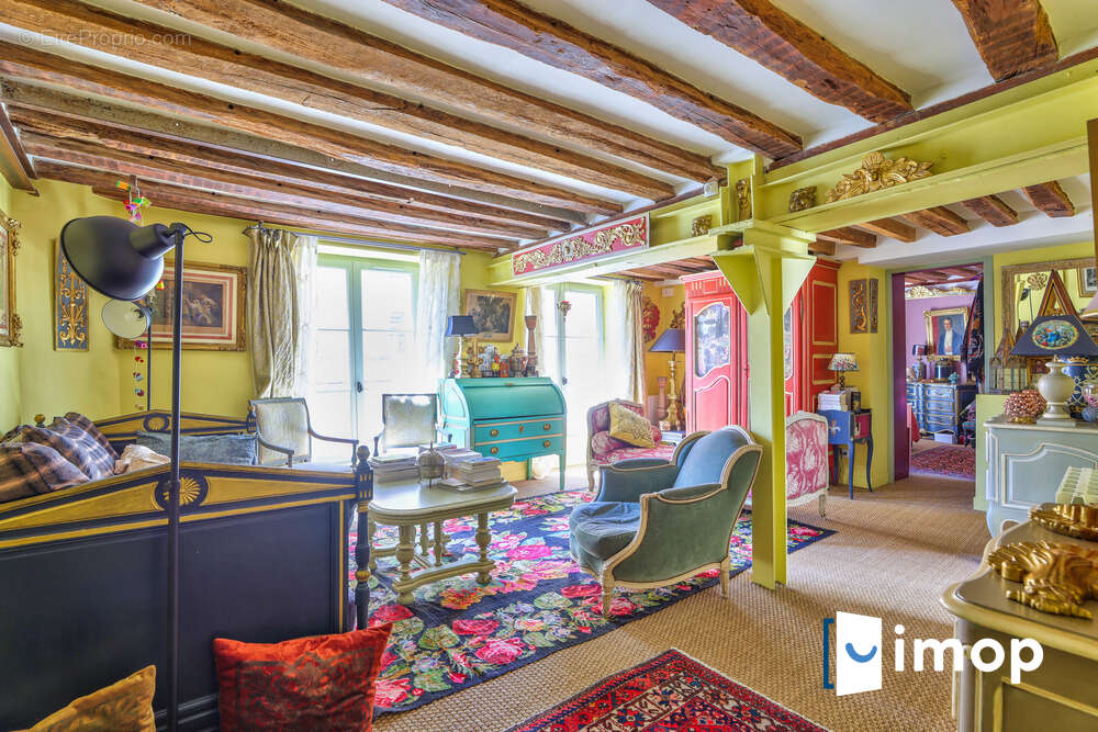 Appartement à PARIS-3E