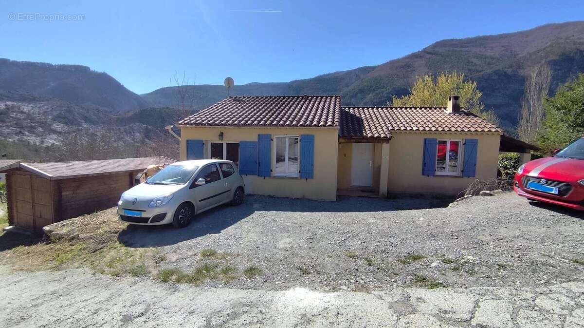 Maison plain-pied 97 m² - Terrain 2107 m² - photo 3