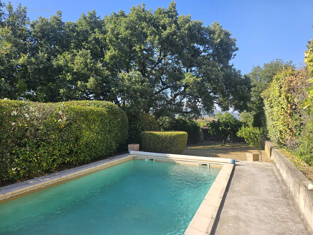 Maison à LA ROQUE-D'ANTHERON