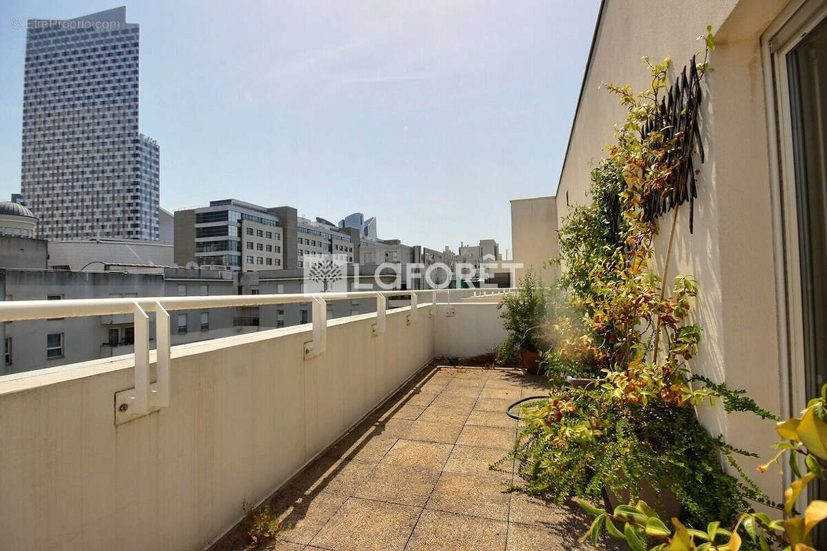 Appartement à COURBEVOIE