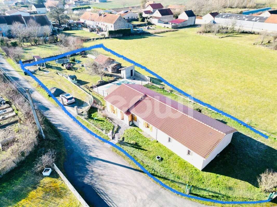 Maison à SAINT-AGOULIN