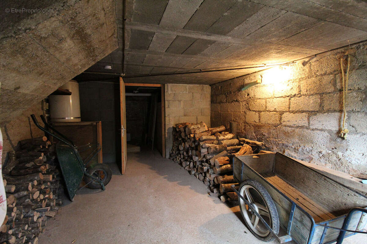 Maison de village et ses dépendances. - photo 10