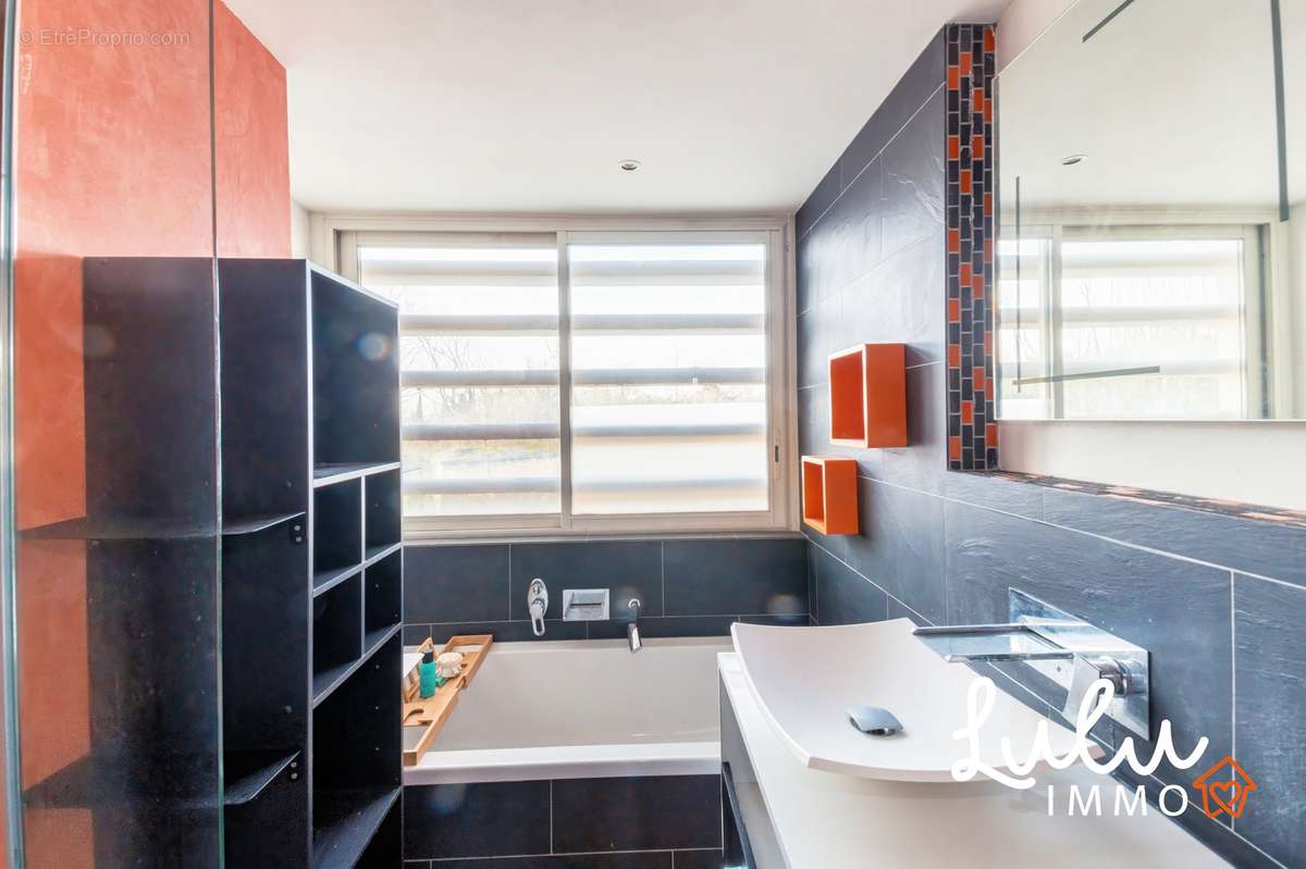 LYON 9ème – Appartement T2 Bis 66m2 avec balcon, cave et garage - photo 7