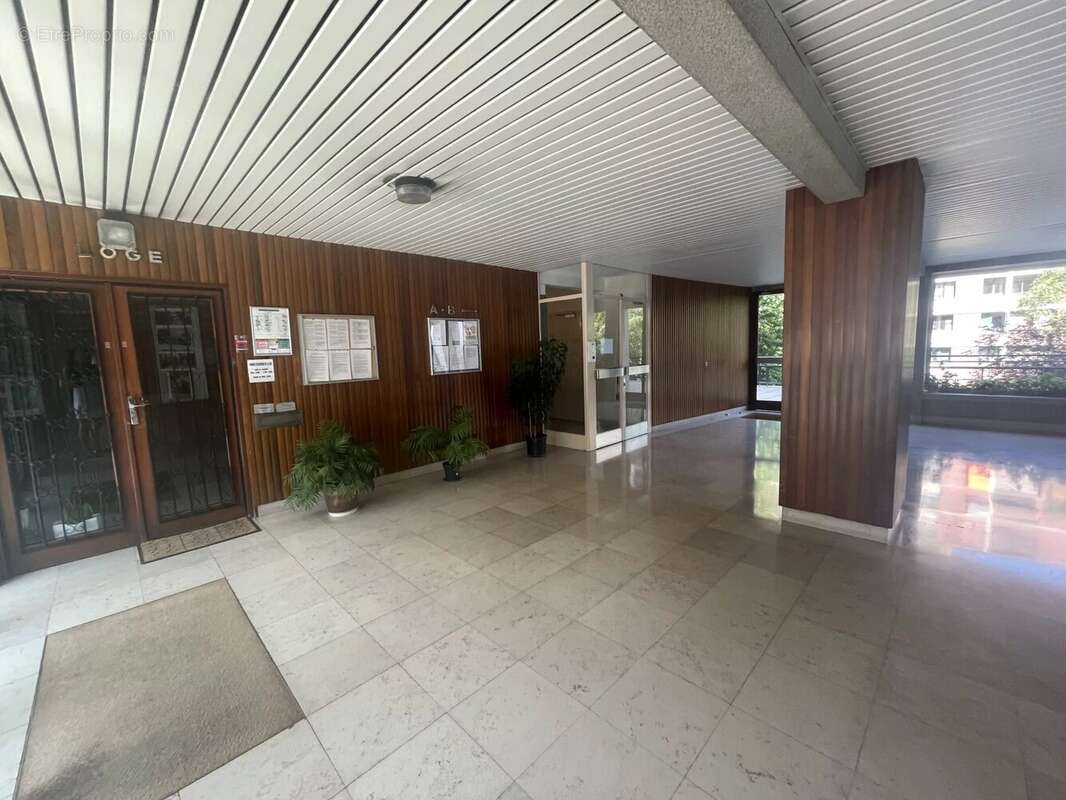 Appartement à PARIS-14E