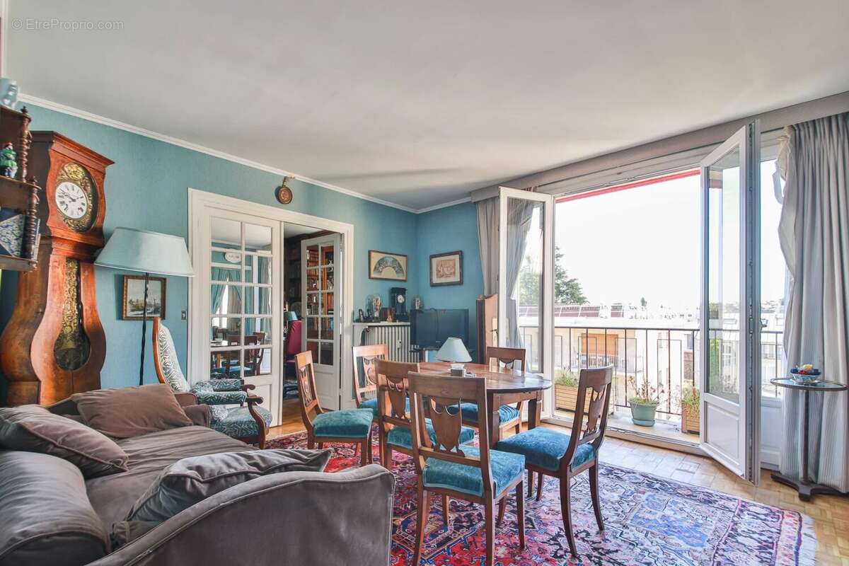 Appartement à NEUILLY-SUR-SEINE