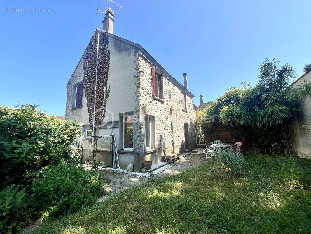 Maison à JANVILLE-SUR-JUINE