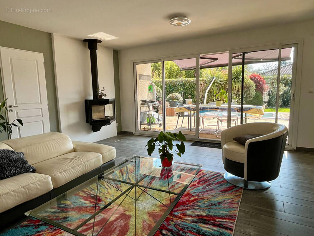 Maison à SAINT-JEAN-D'ILLAC