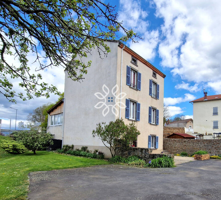 Maison familiale avec sous-sol complet et jardin - photo 1