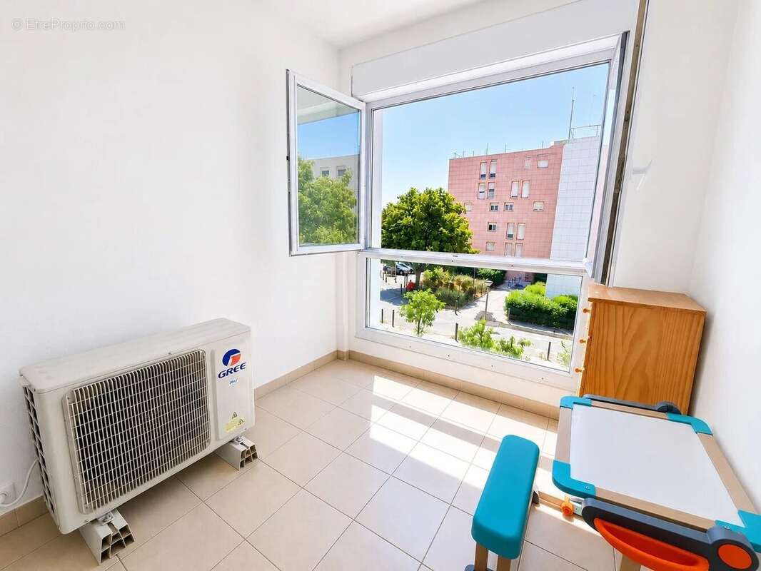T4 spacieux avec loggia et parking privatif - photo 8