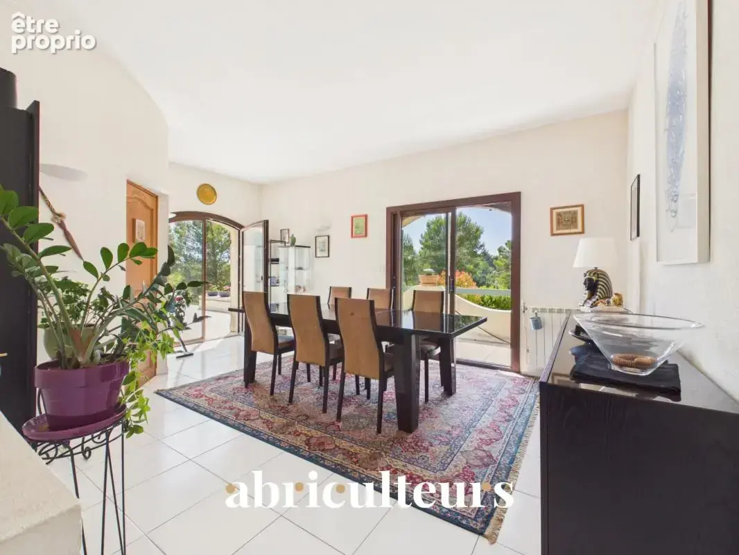 Propriété de 308 m² sur 1 hectare — 8 pièces — Lambesc (13410) - photo 4