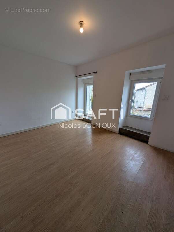 Photo 8 - Maison à VOUILLE