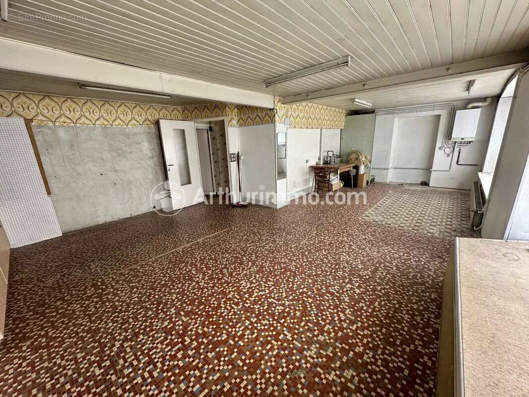 Ensemble immobilier avec local commercial, habitation et garages – Idéal investisseur - photo 6