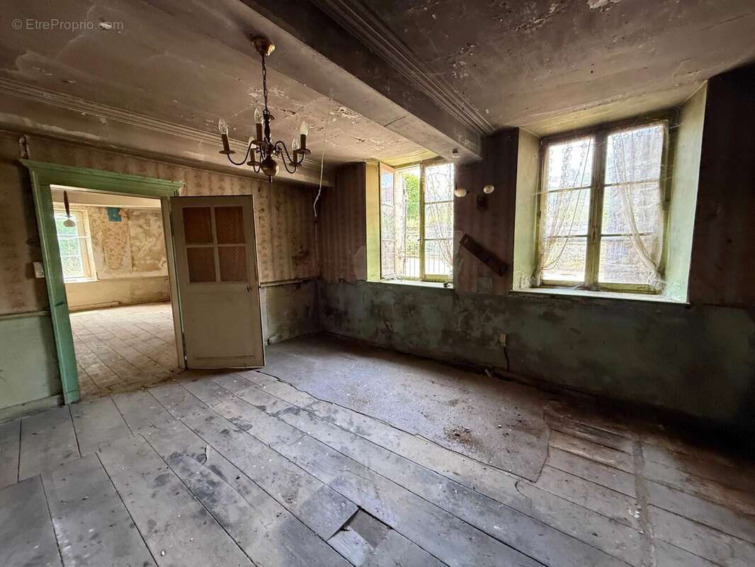 Charmante petite ferme-château entièrement à rénover - photo 27
