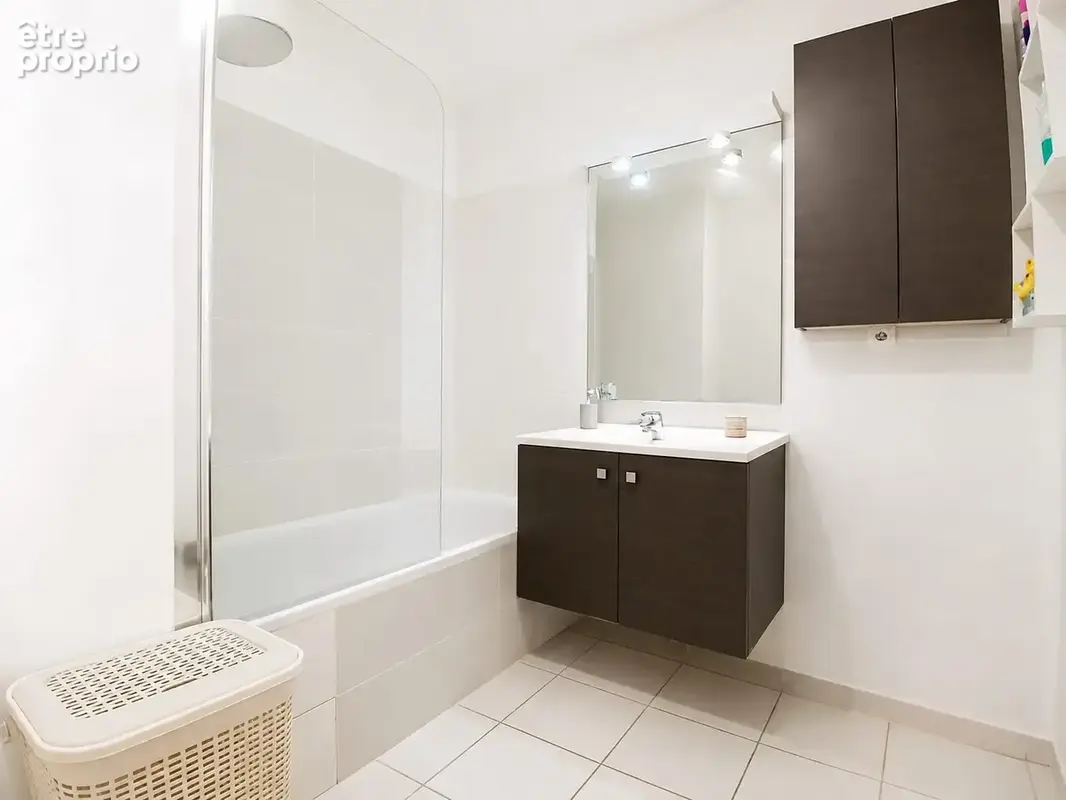Appartement 57 m² à Decines-Charpieu  - photo 7