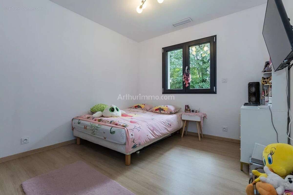 Maison à SAINT-VICTOR-DE-MORESTEL