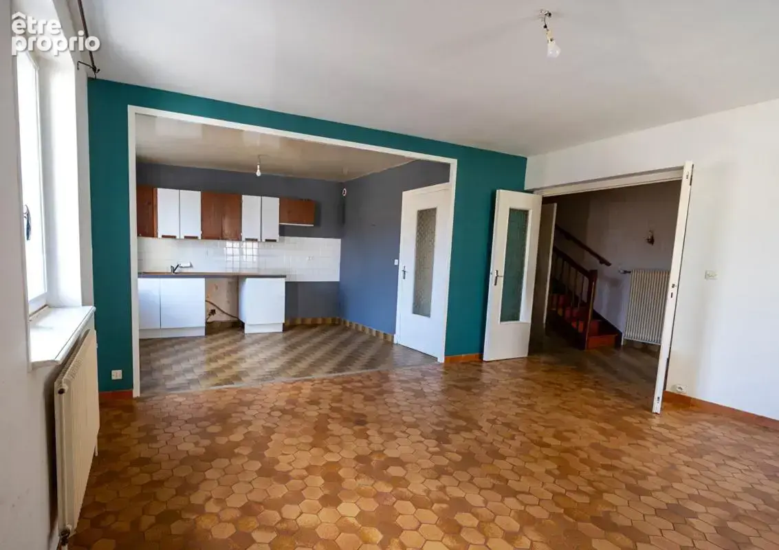 Maison de village fonctionnelle avec deux grands garages - photo 4