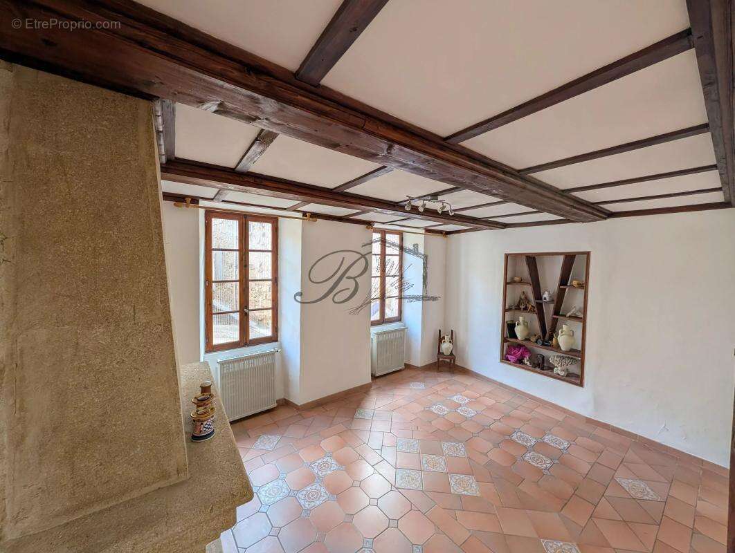 Maison à LA BASTIDE-DES-JOURDANS