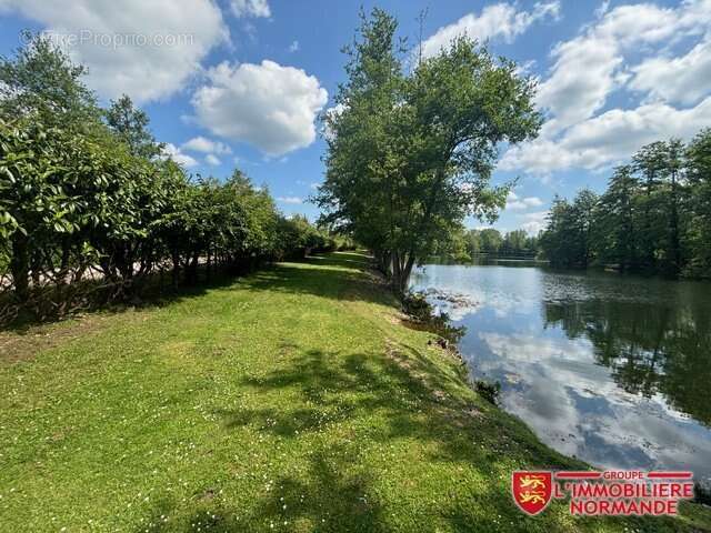 Terrain à FONTAINE-SOUS-JOUY