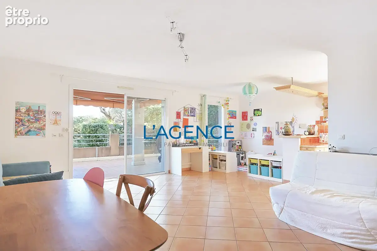 Appartement T4 de 95 m2 avec terrasse de 42 m2 dans résidence de standing fermée et verdoyante - photo 4