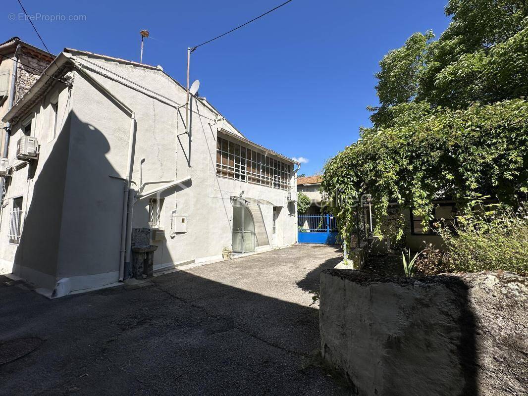 Maison à SAINT-CHAPTES
