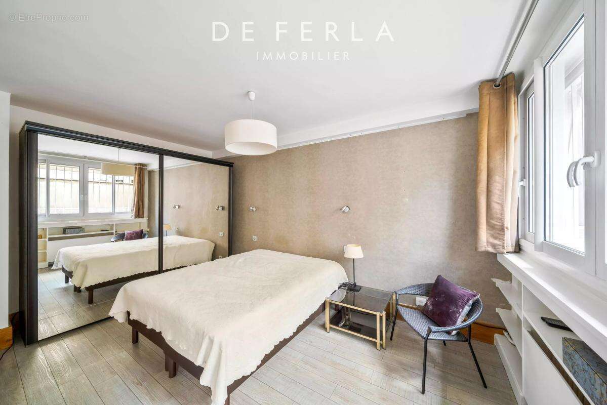 Appartement à PARIS-8E