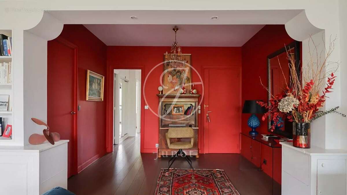 Appartement à PARIS-16E