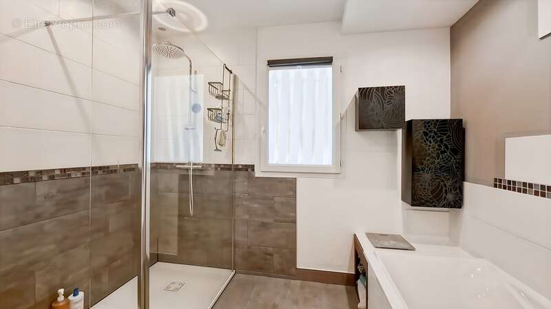 Maison de plain-pied 6 pièces avec piscine à vendre à Charmeil, proche Vichy – 142 m² habitables - photo 11