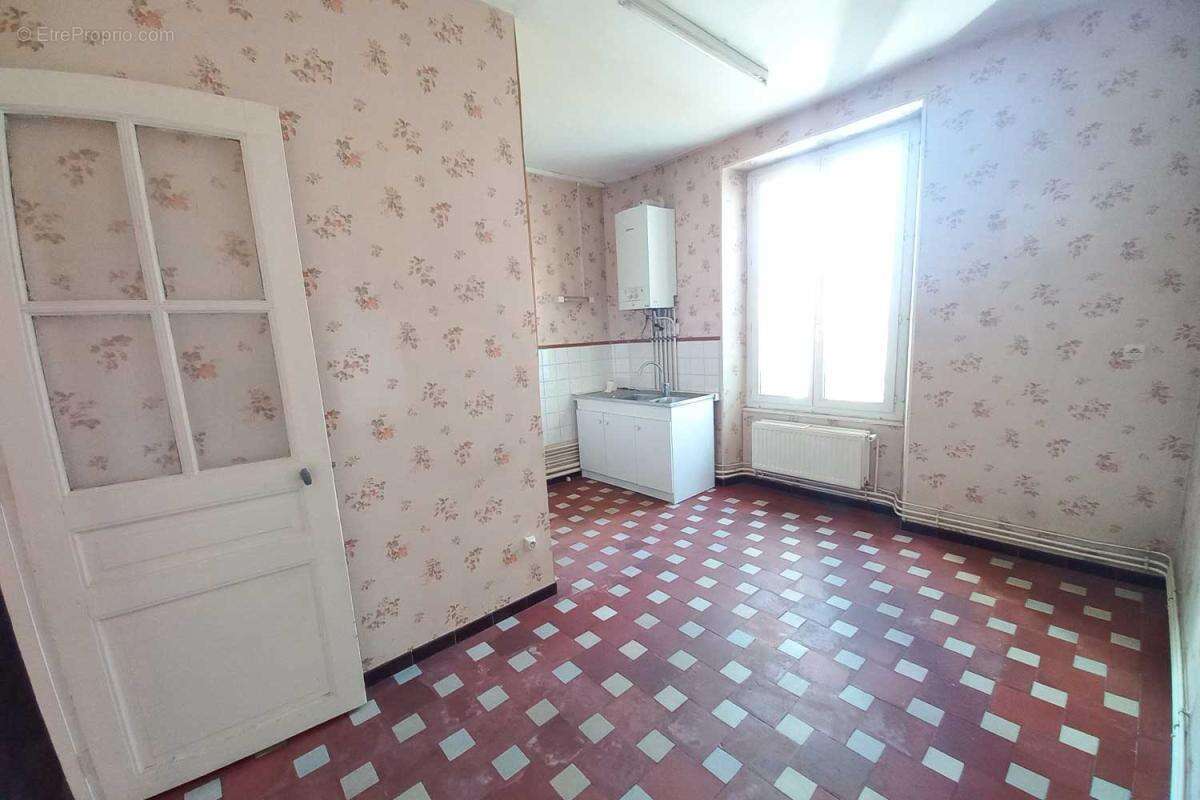 Appartement à VARENNES-VAUZELLES