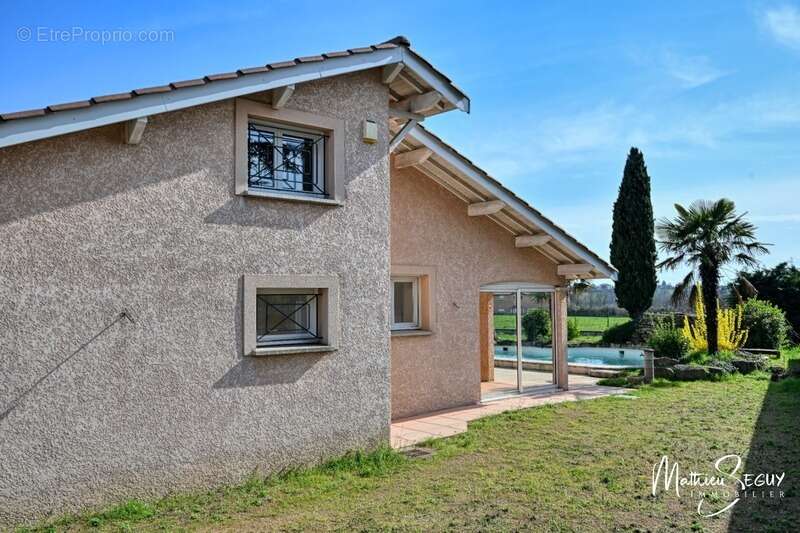 Maison à GREZIEU-LA-VARENNE