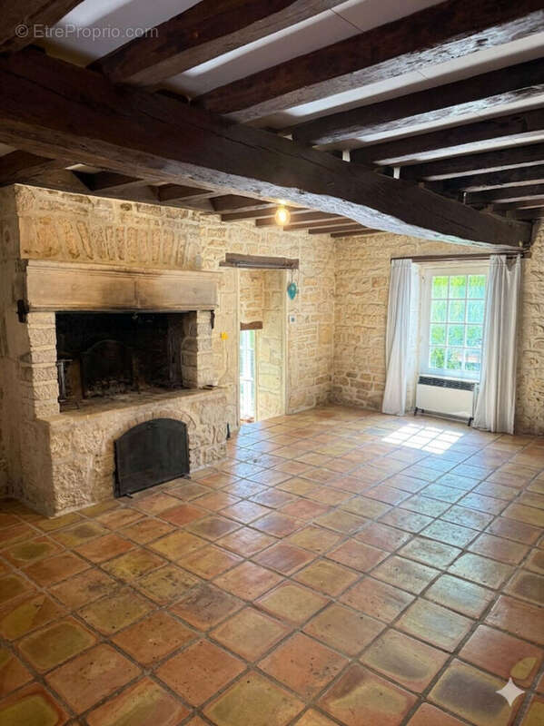 Maison à YROUERRE