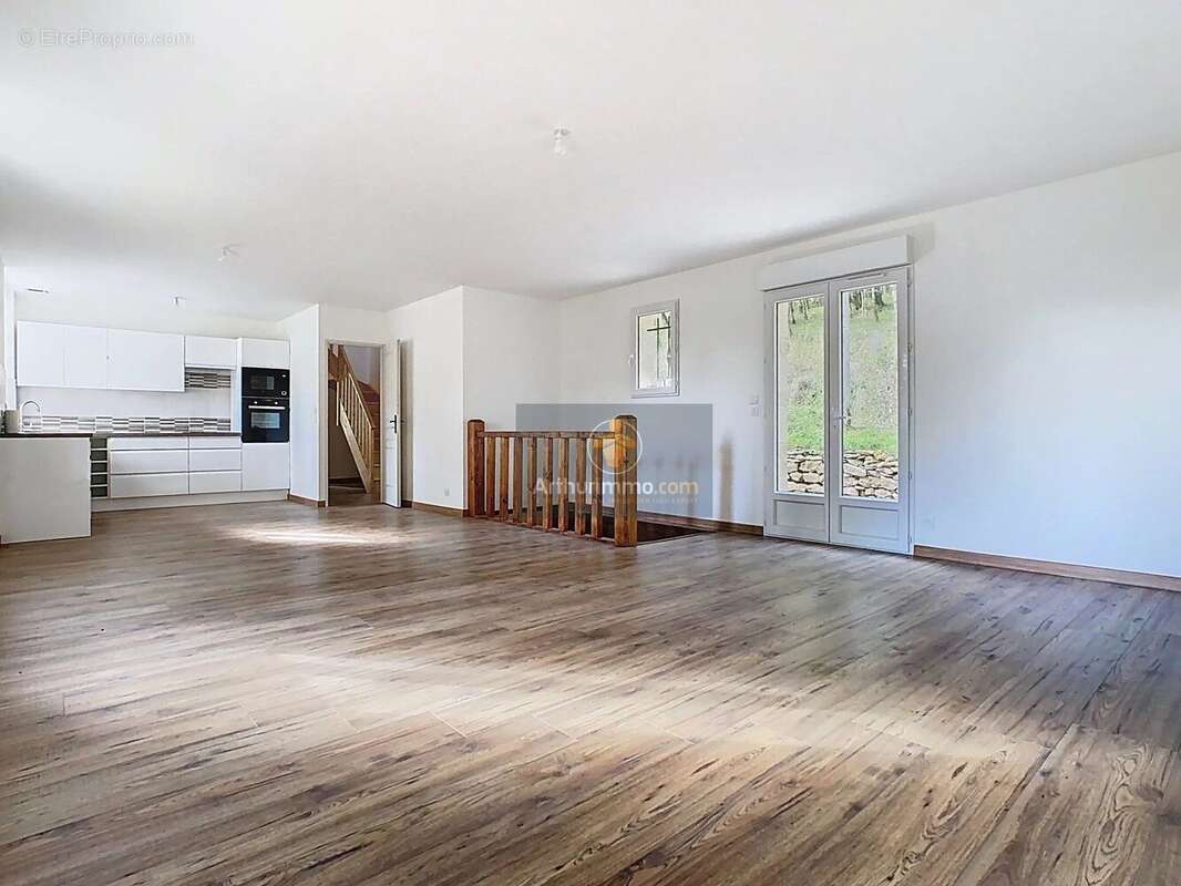 Maison à LE BUISSON-DE-CADOUIN