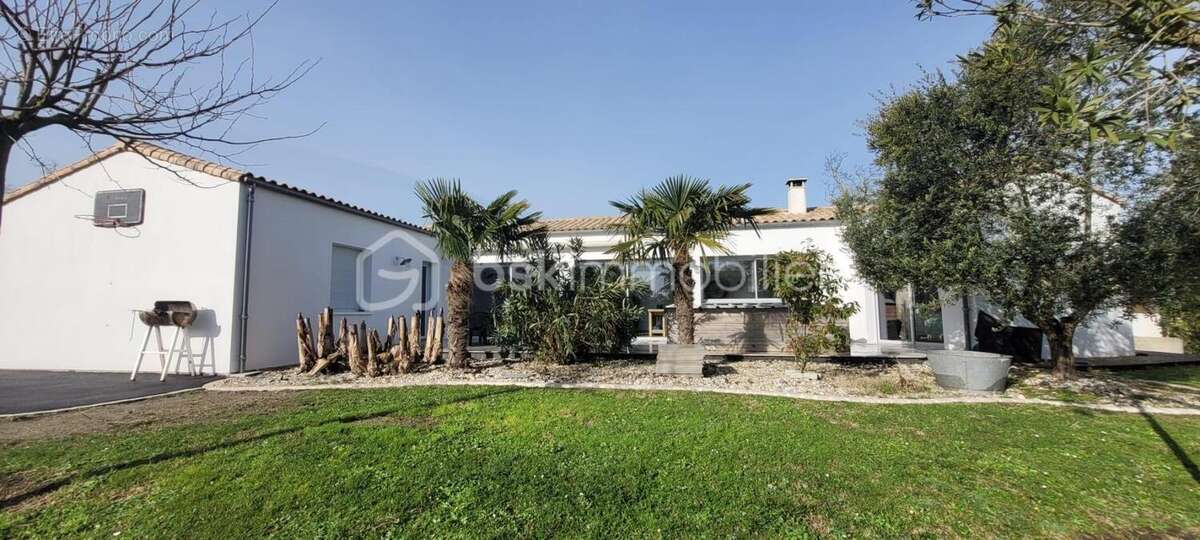 Maison à MORNAC-SUR-SEUDRE