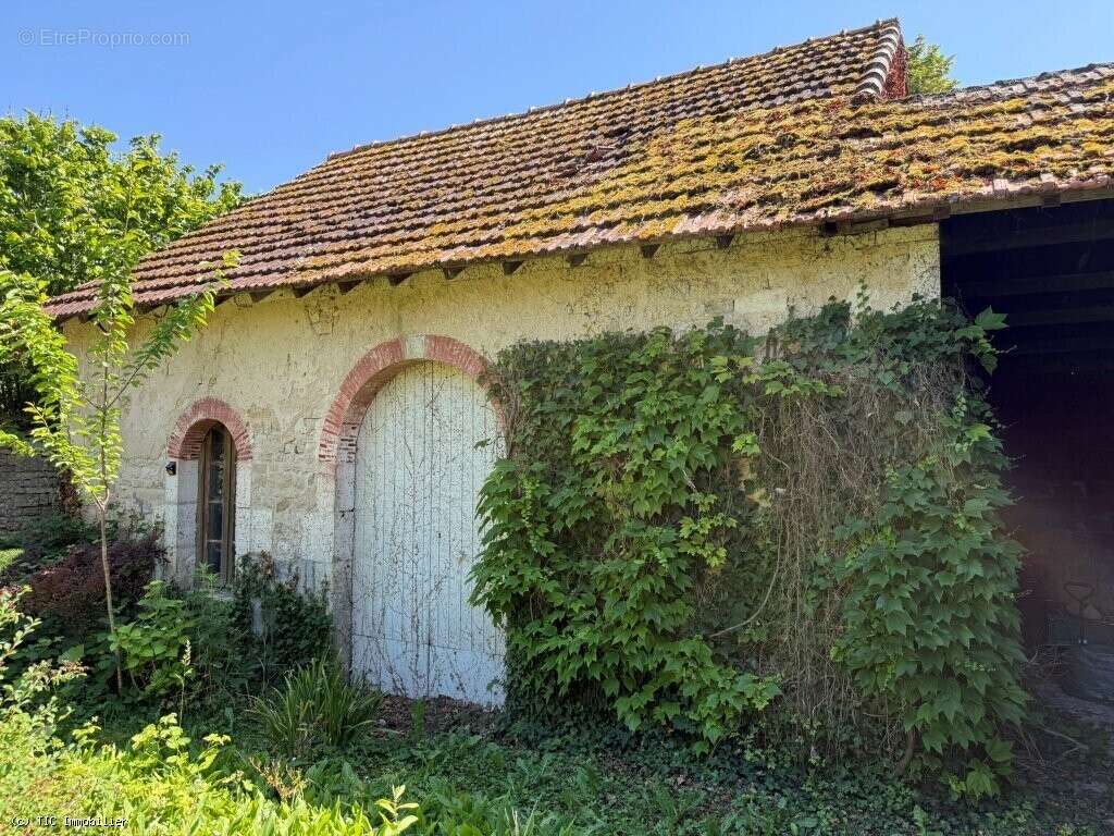 Maison à AIGRE