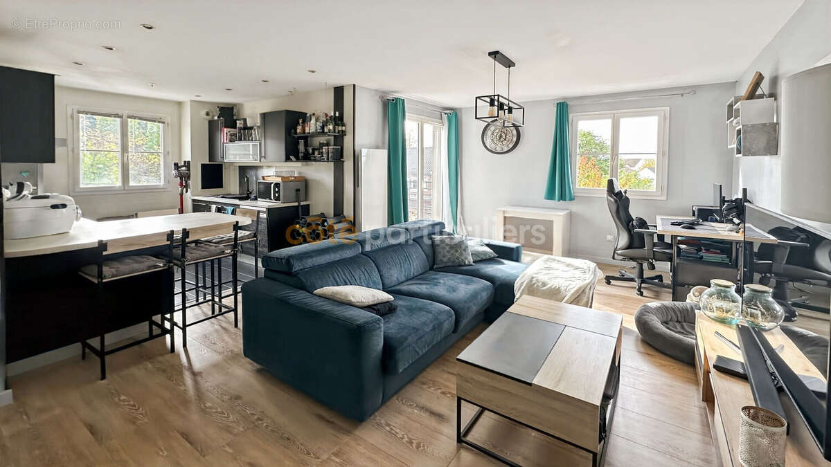 Appartement à COMBS-LA-VILLE