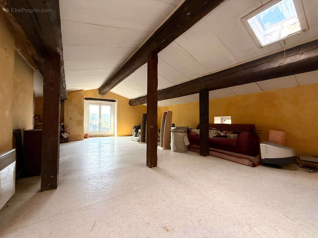 En EXCLUSIVITE Maison de 117m2, 3ch, Jardin de 1610m2 avec forage, carport et stockage. - photo 16