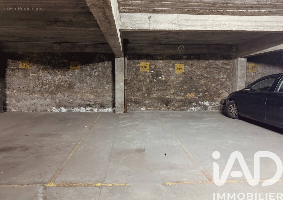 Photo 1 - Parking à PARIS-18E