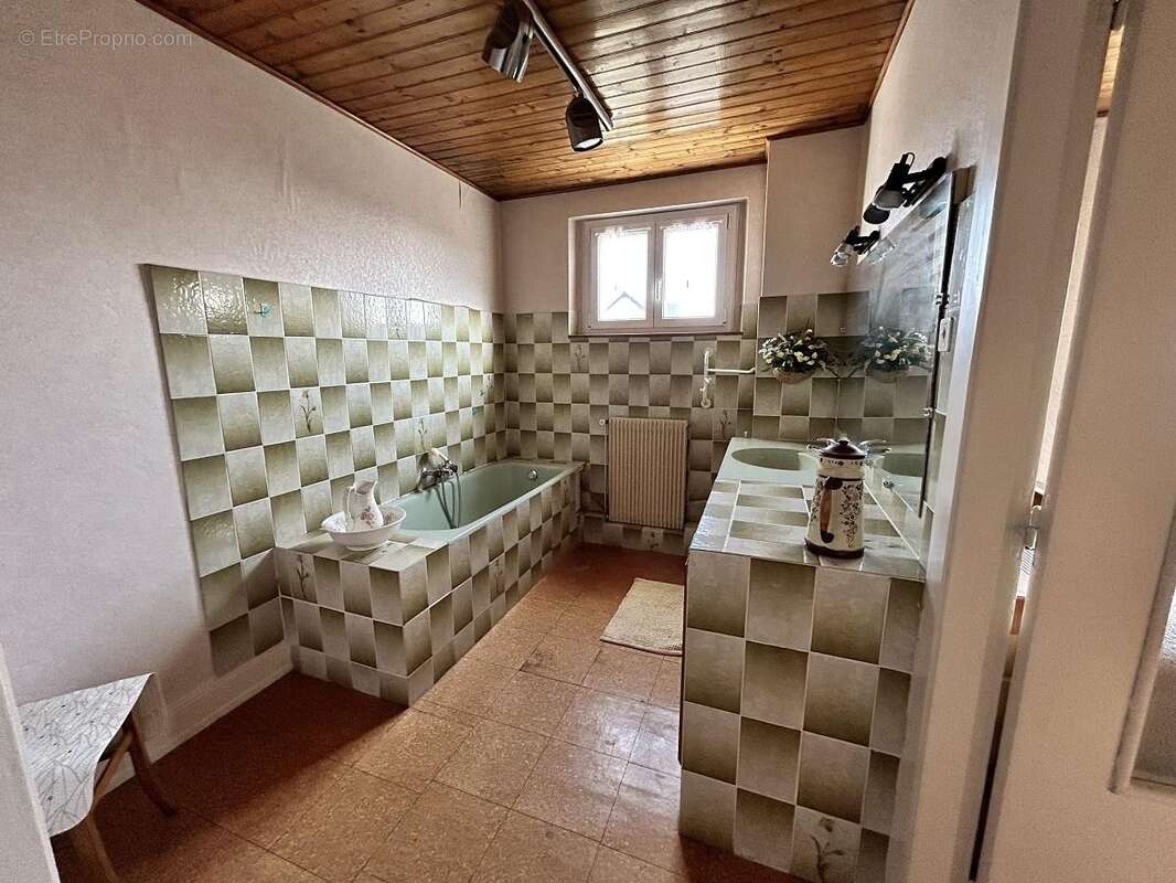 Maison à VIEUX-CHARMONT